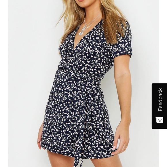 Boohoo Floral Wrap Dress

**Bundle 4 for $15** - Picture 1 of 5